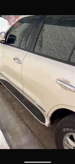 تۆیۆتا لاند کروزەر